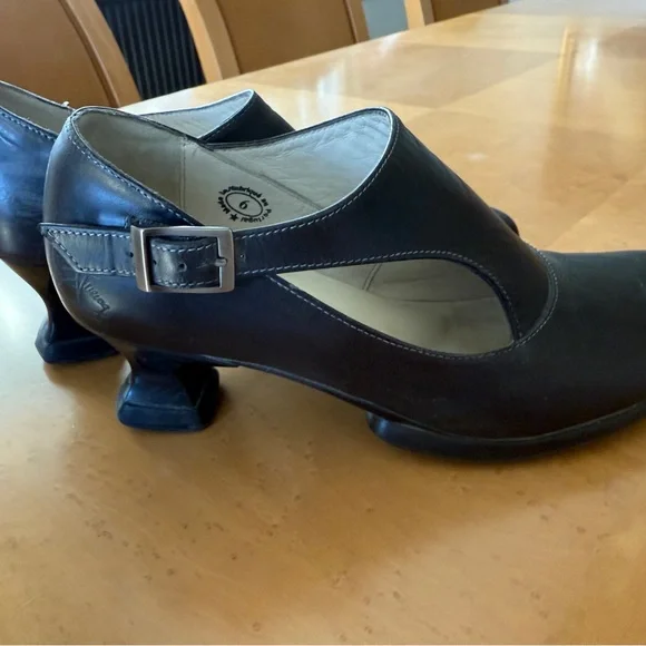 John Fluevog Black Leather Heels - Picture 6 of 9